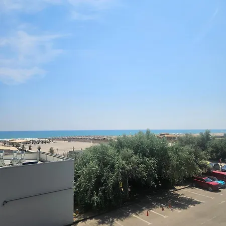 Frontal Sea View *